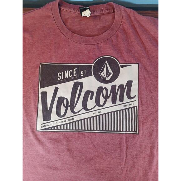 VOLCOM Shirt Mens Vintage Style Logo Graphic Size Medium Burgundy - Picture 2 of 6